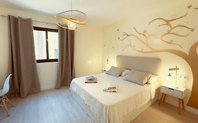 Golden Dream, Swimming Pool And Parking